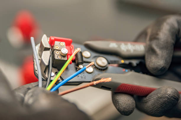 Best Affordable Electrician  in Holdrege, NE